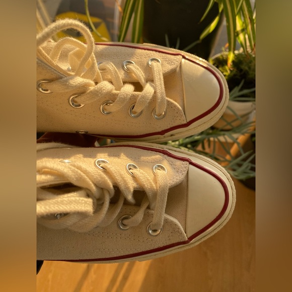 Converse women’s size 6 - Picture 6 of 6